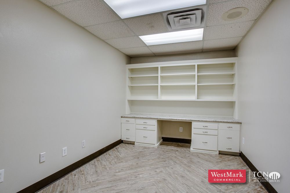 Office Space on 69th & Slide: 5145 69th St, Lubbock, TX 79424